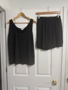 Black Sleeveless Tank & Elastic-Waist Shorts Set - Brand Unspecified